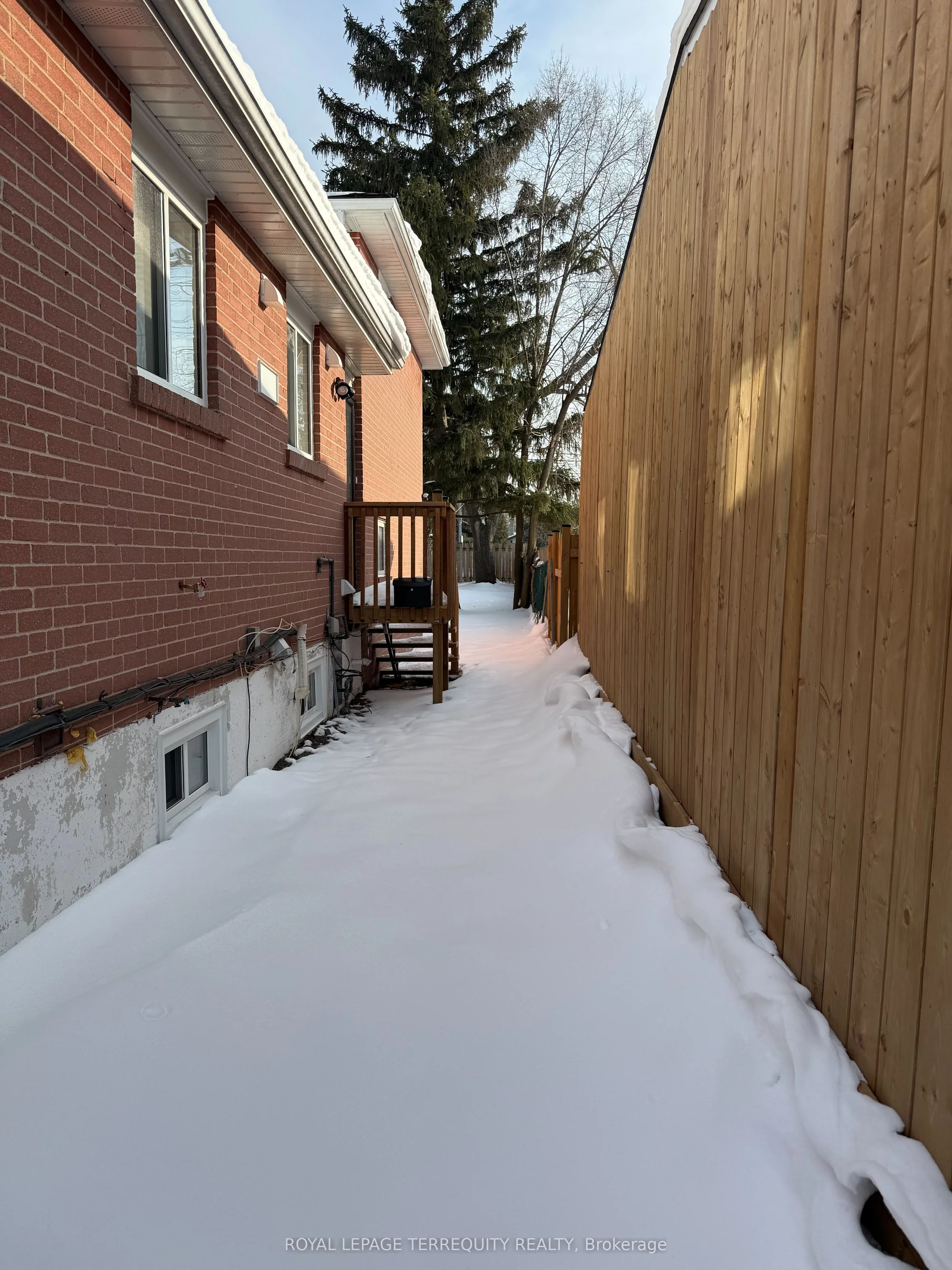 5 Rochelle Crescent, Toronto, On M2j 1y3