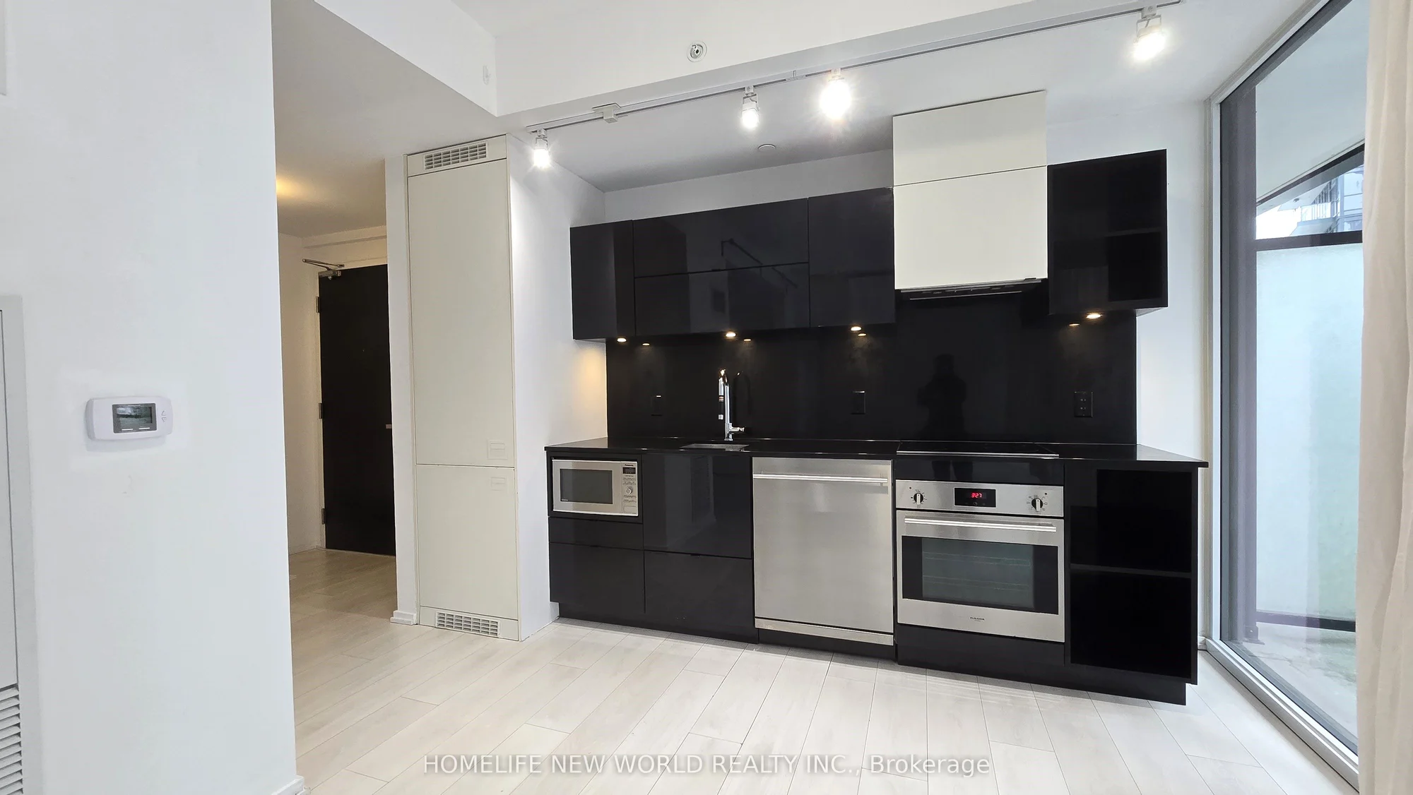 125 Peter Street 1213, Toronto C01, ON M5V 2G9