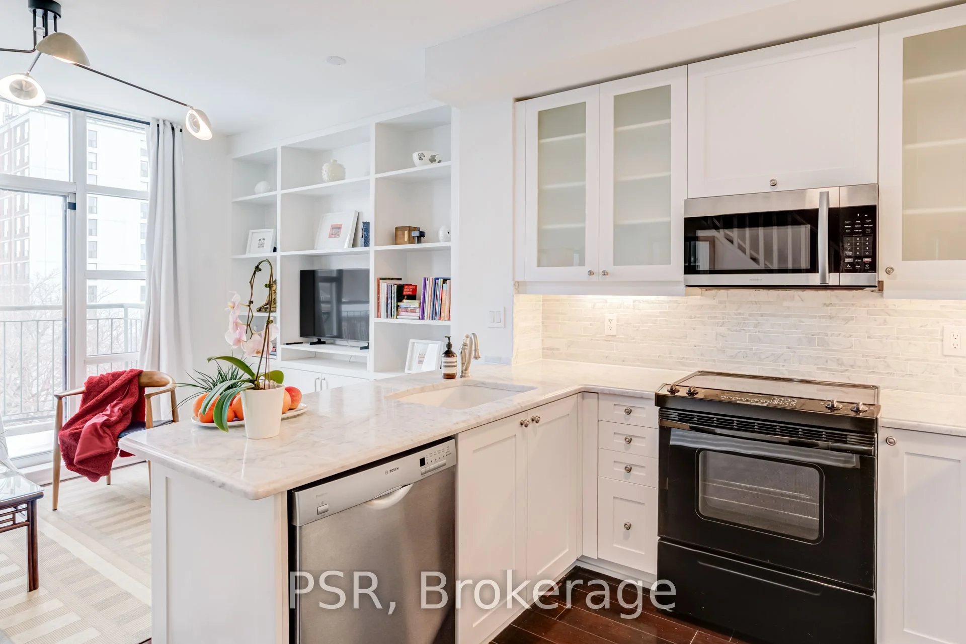 901 Queen Street W 602, Toronto C01, ON M6J 3X4