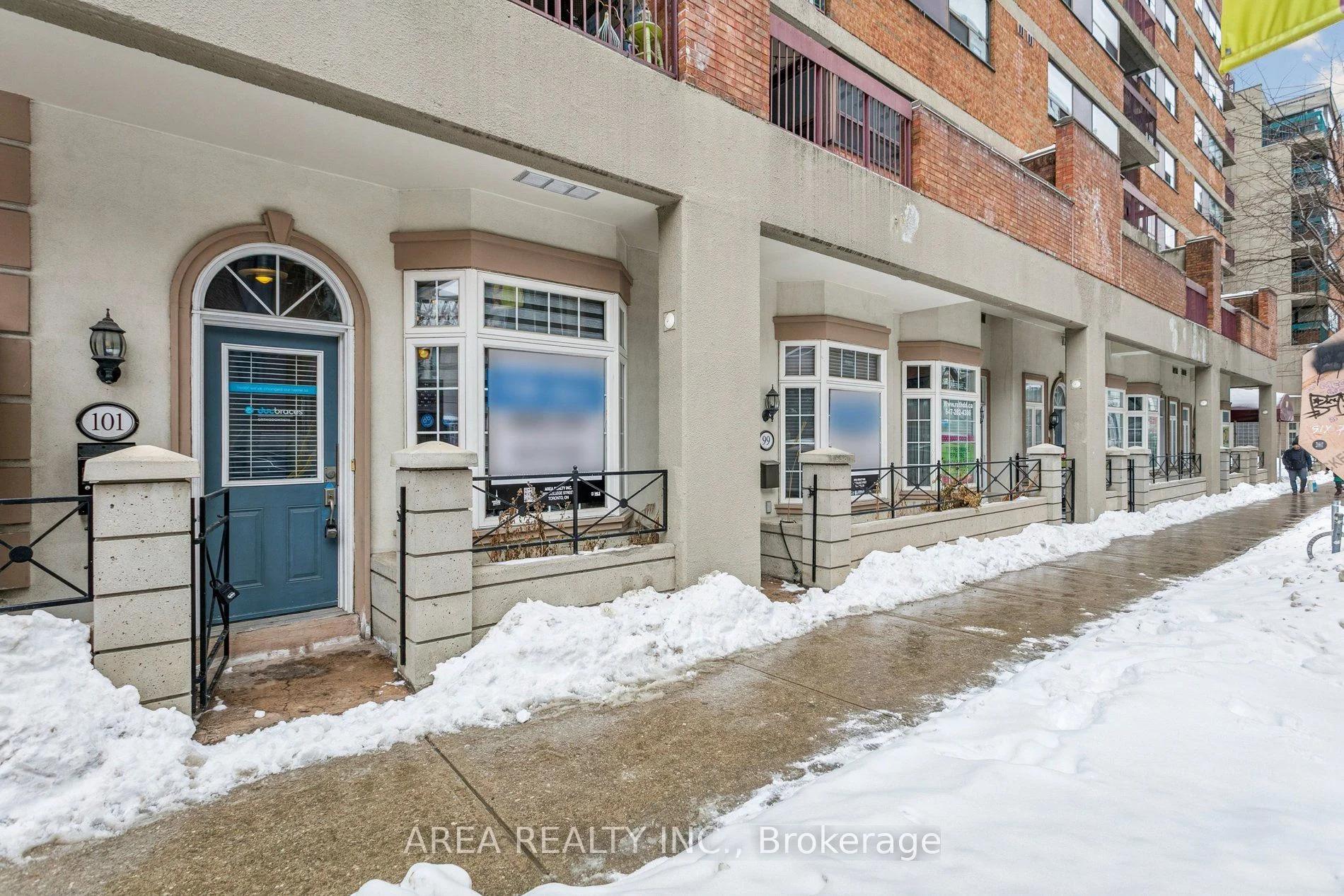 99 Mccaul Street #99, Toronto C01, ON M5T 2W7