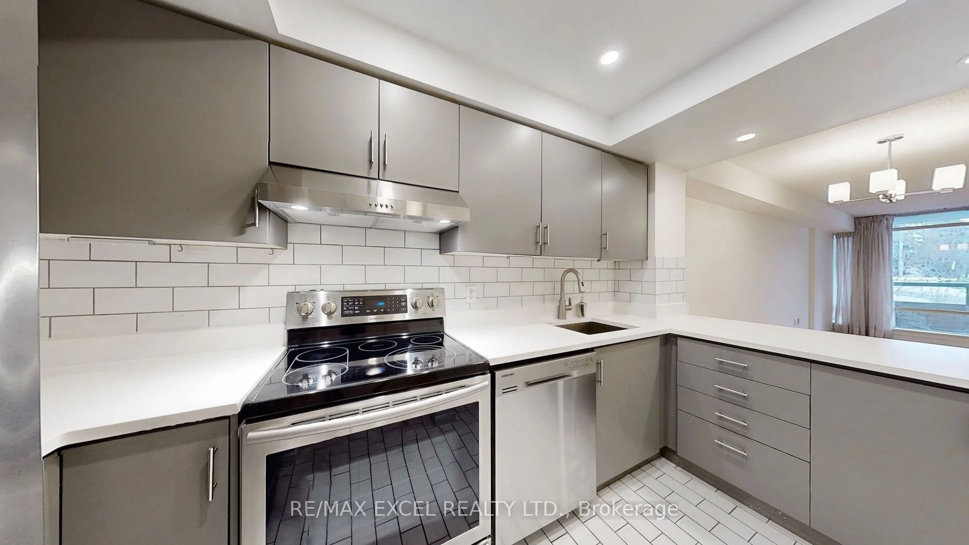 1210 Don Mills Road 111, Toronto C13, On M3b 3n9