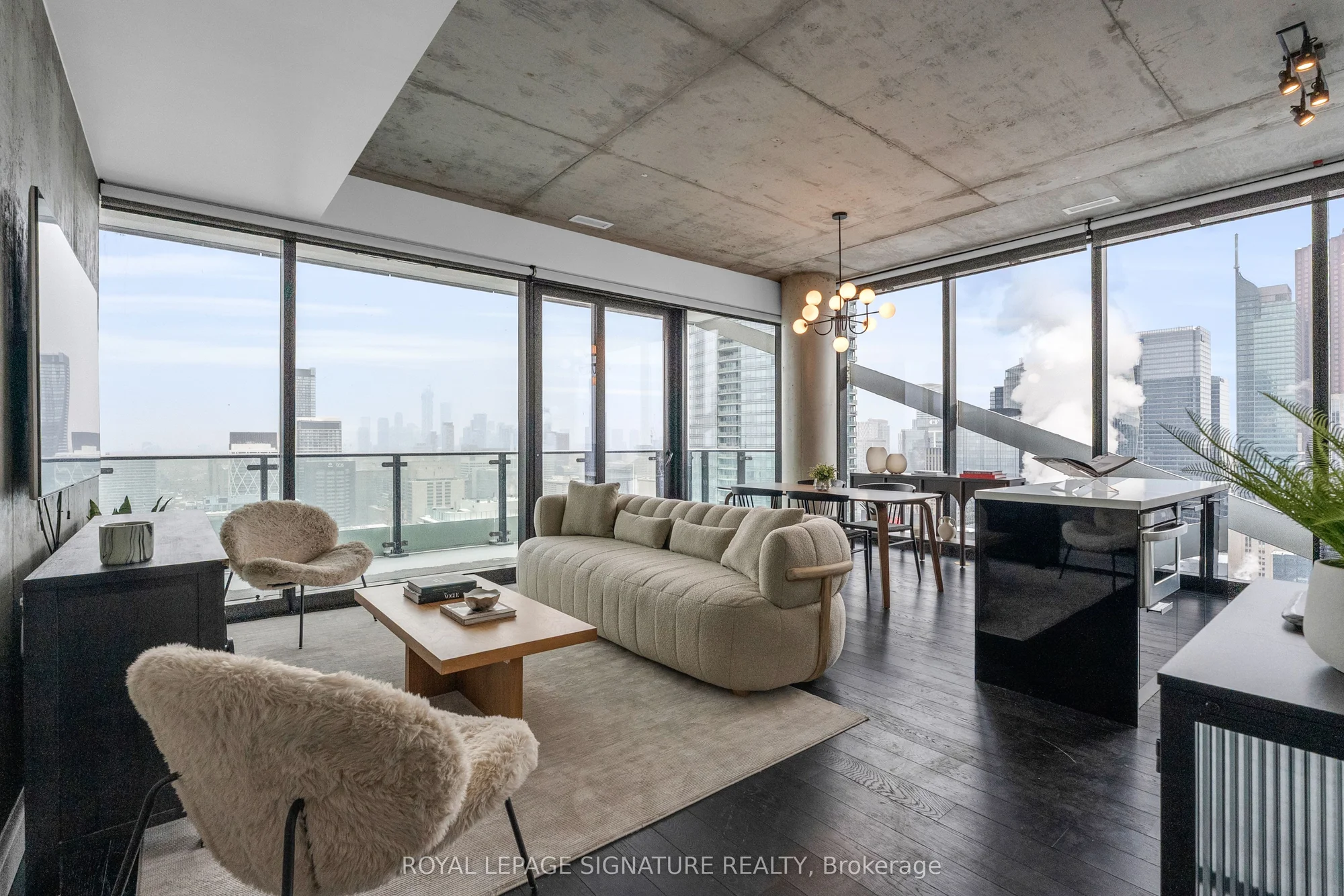 224 King Street W 4002, Toronto C01, ON M5V 1H8