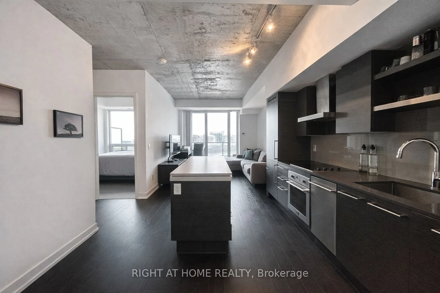 1030 King Street W LPH23, Toronto C01, ON M6K 3N3