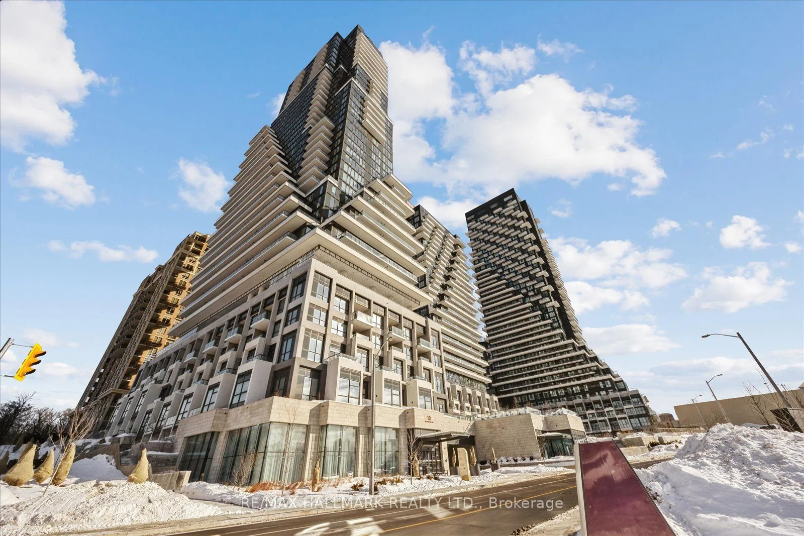 10 Inn on the park Drive 1403, Toronto C13, ON M3C 0P9