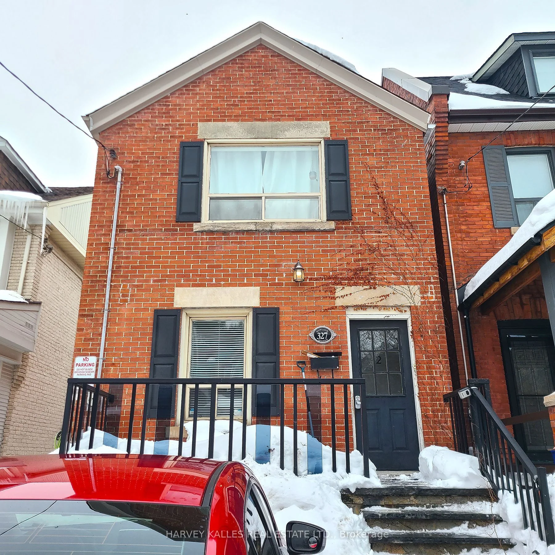 327 Howland Avenue Main, Toronto C02, ON M5R 3C1