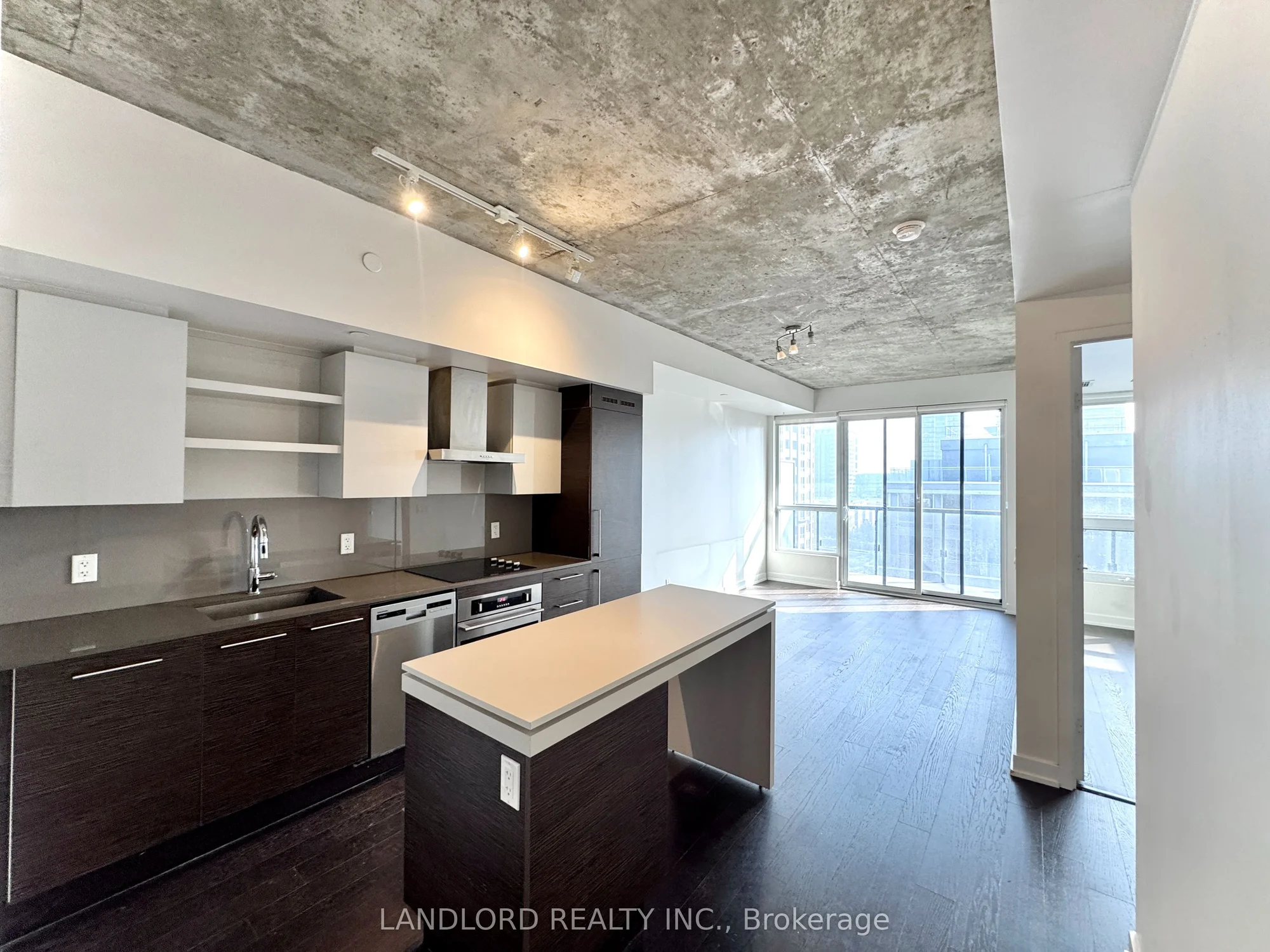 1030 King Street W 815, Toronto C01, ON M6K 0B4