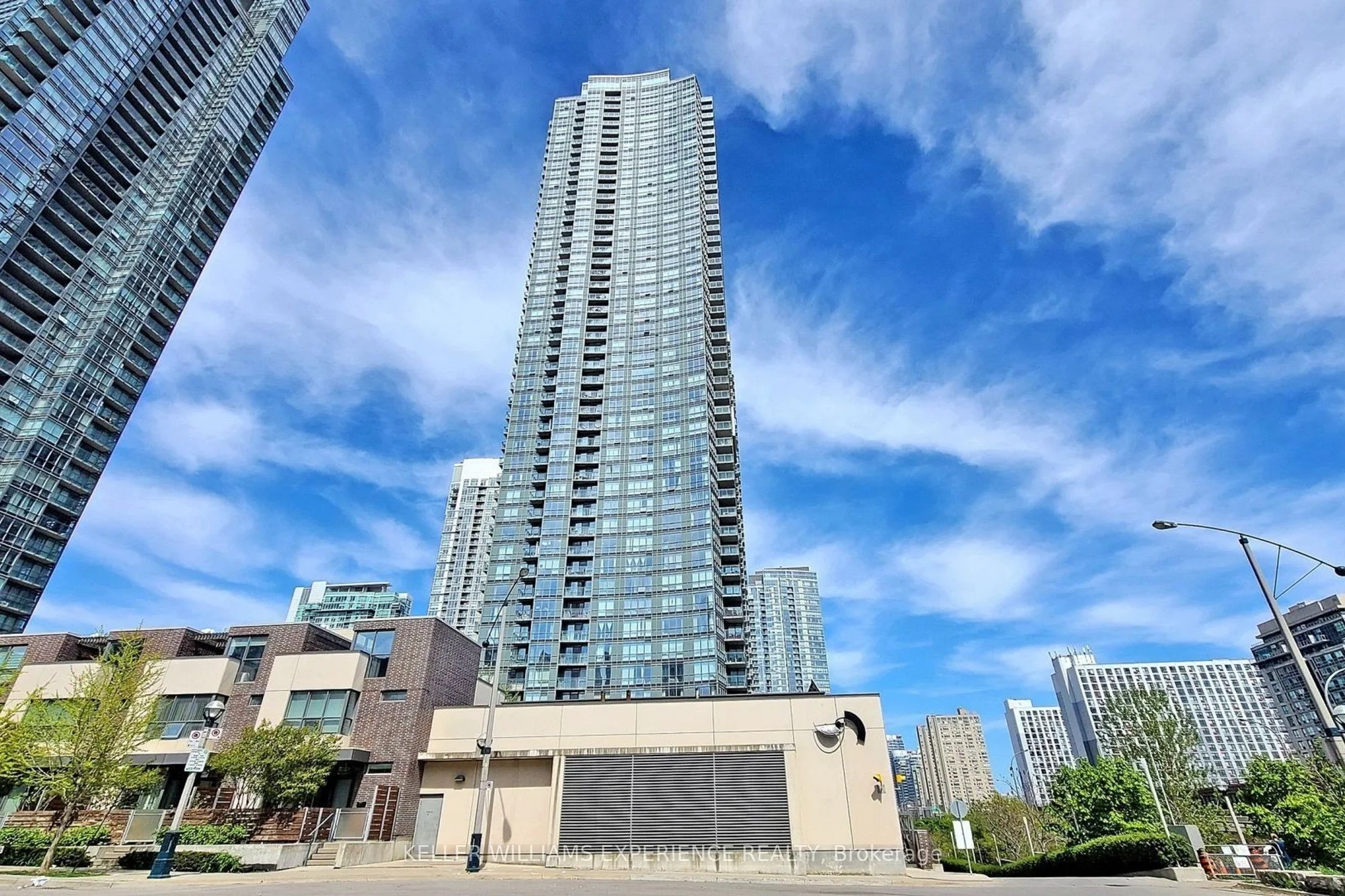 11 Brunel Court 4009, Toronto C01, ON M5V 3Y3