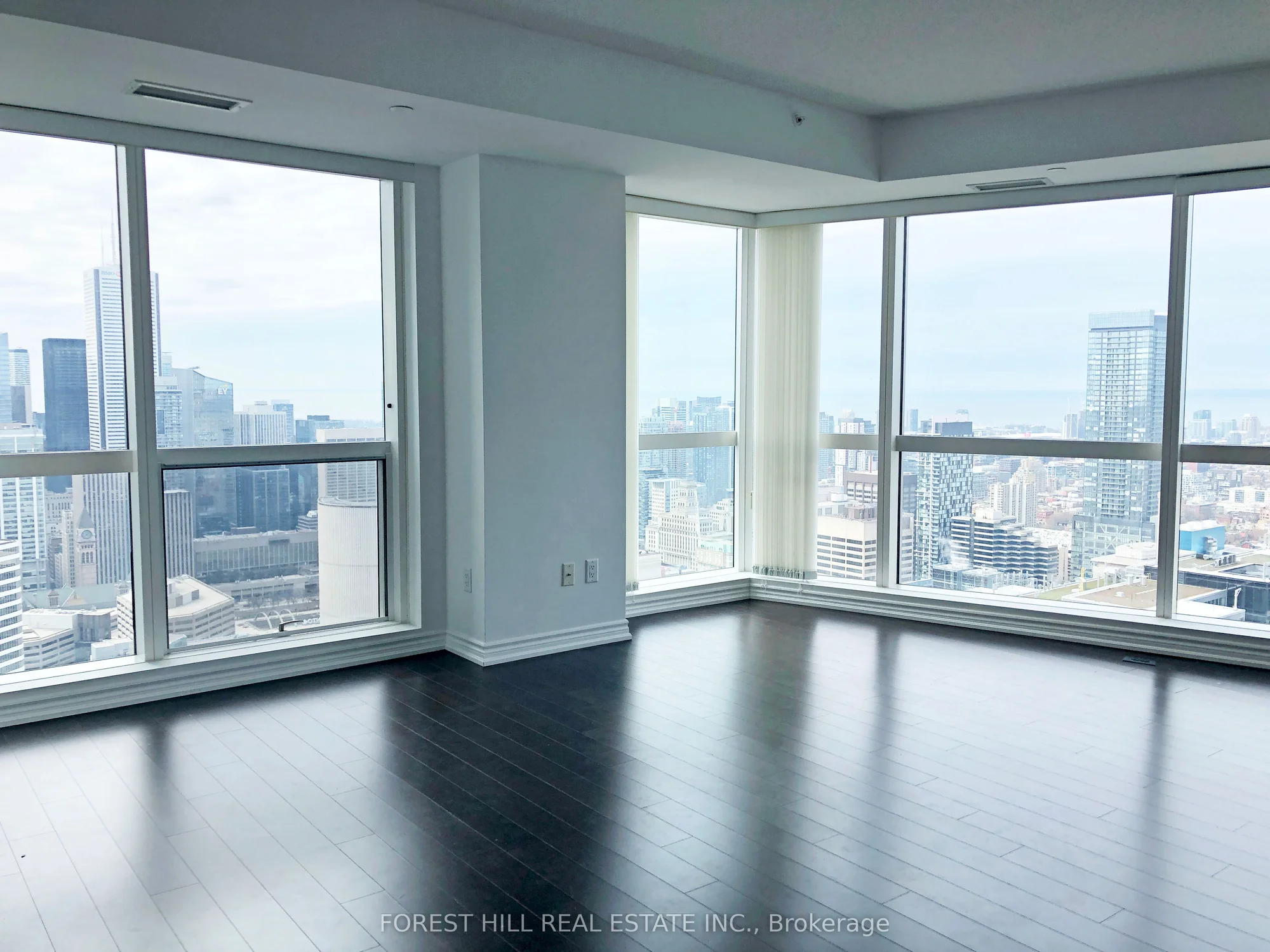 386 Yonge Street 5210, Toronto C01, ON M5B 0A5