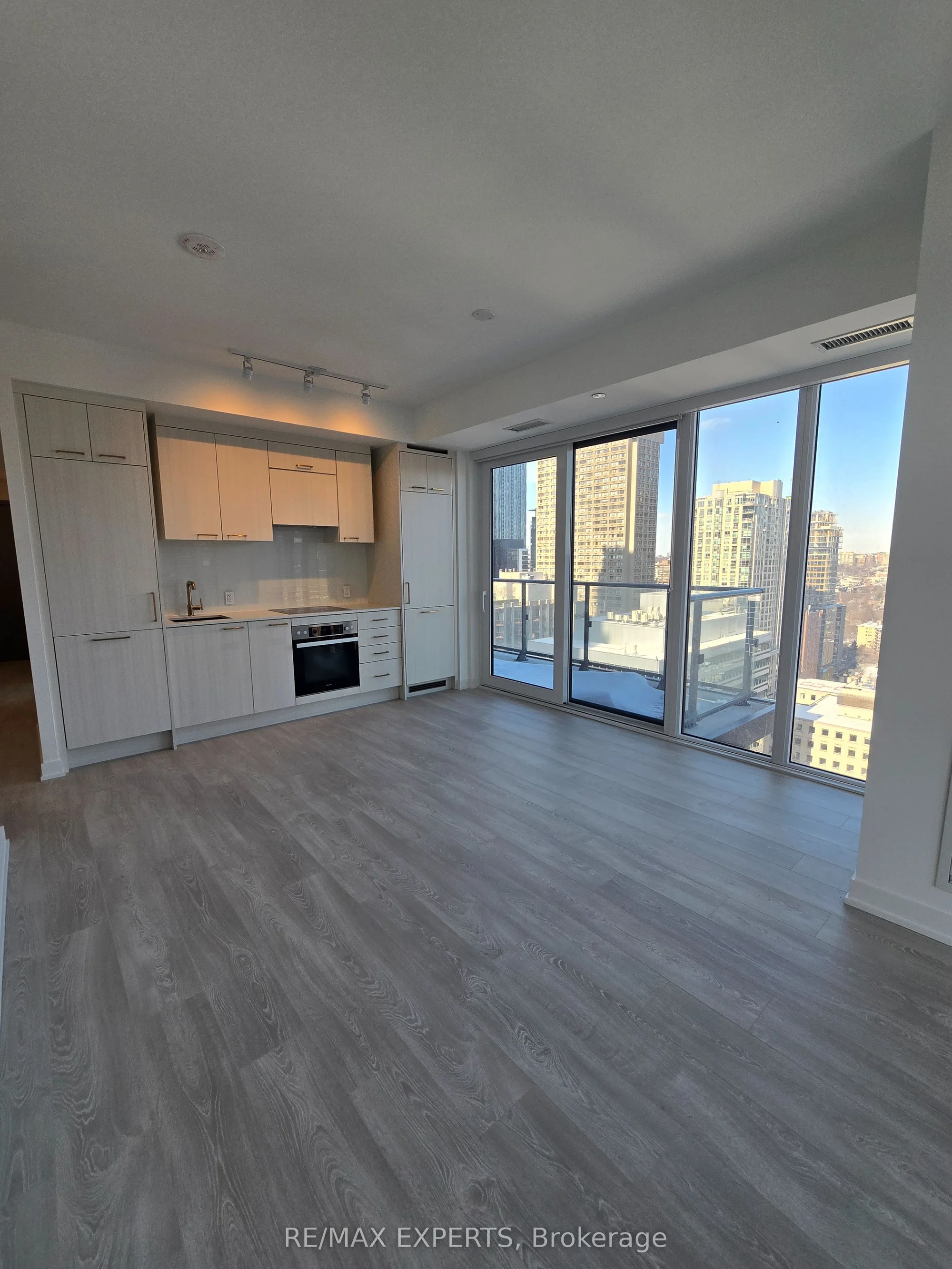 634 Church Street 2405, Toronto C08, ON M4Y 2G3