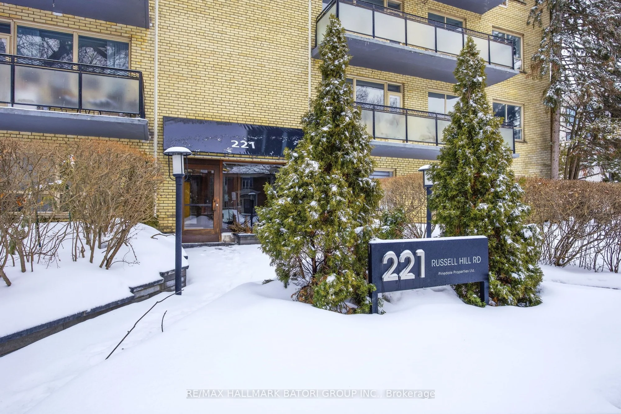 221 Russell Hill Road 303, Toronto C02, ON M4V 2S9