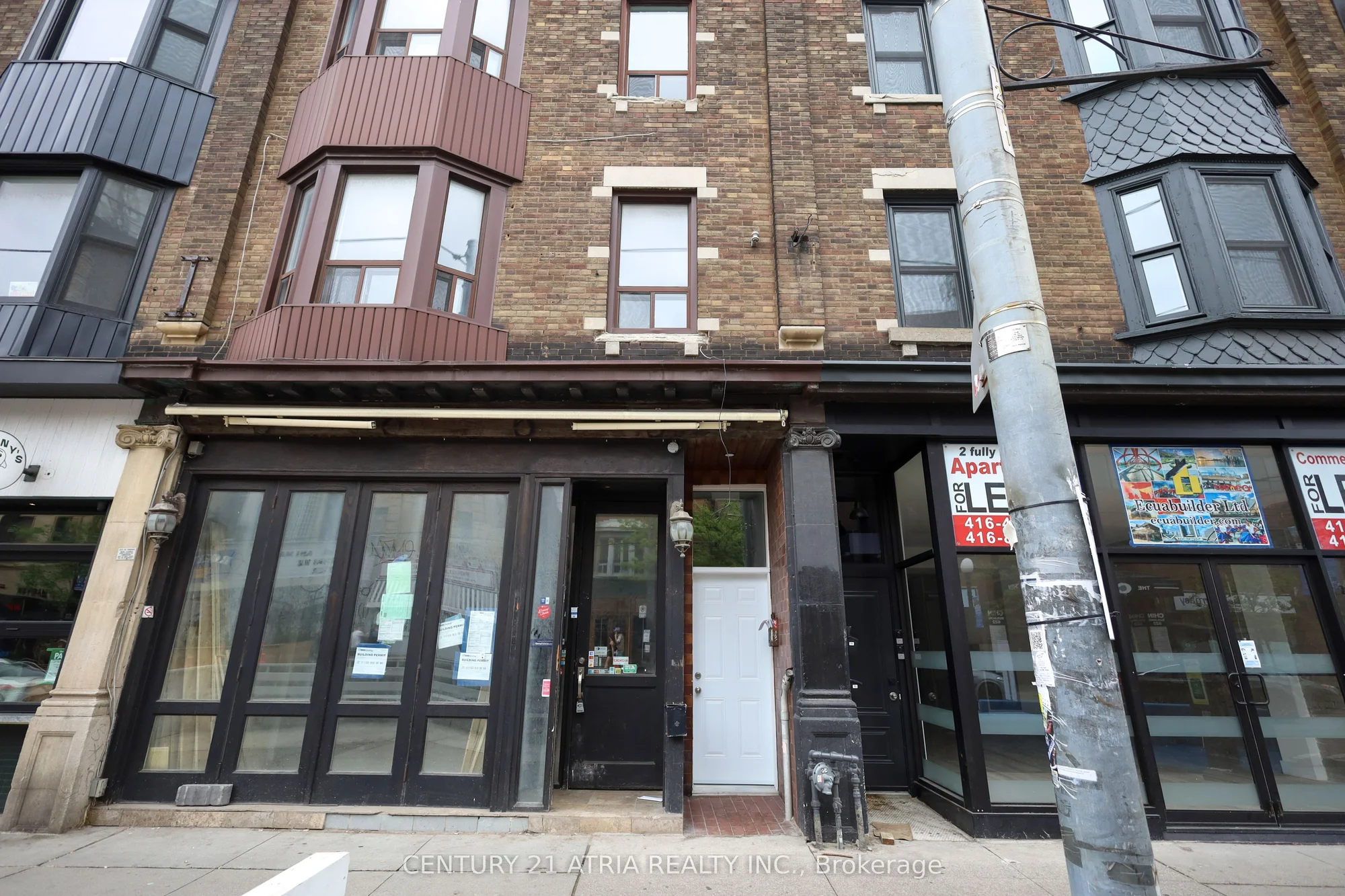 613 College Street 3, Toronto C01, On M6g 1b5