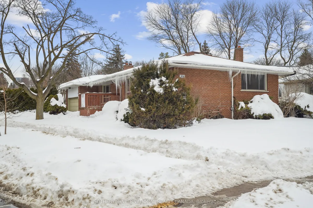 201 Fenn Avenue, Toronto C12, ON M2P 1Y1