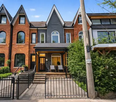 223 1/2 Borden Street, Toronto C01, ON M5S 2N5