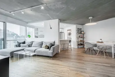 10 Yonge Street 2501, Toronto C01, ON M5E 1R4