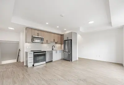 15 BRENTHALL Avenue 8, Toronto C07, ON M2R 1W1