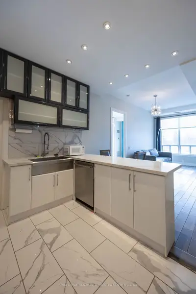 1720 Eglinton Avenue E 106, Toronto C13, ON M4A 2X8