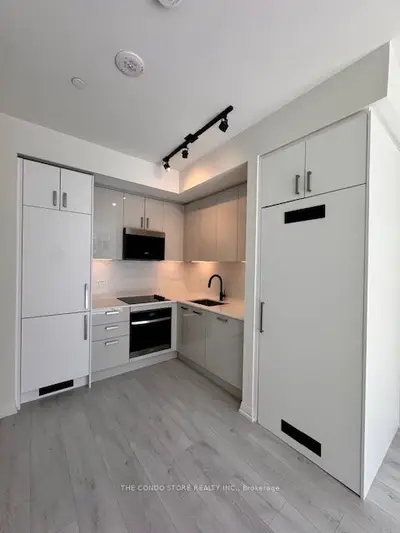 280 Dundas Street W 904, Toronto C01, ON M5T 1G2