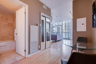 14 York Street 1807, Toronto C01, On M5j 0a6