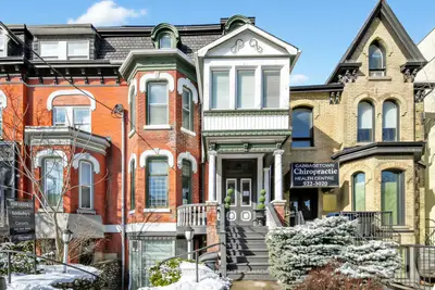 212 Carlton Street 3, Toronto C08, ON M5A 2L1