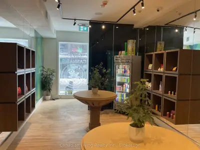 112 Sherbourne Street, Toronto, On M5a 2r2