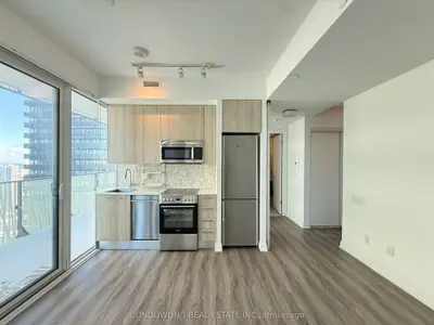 42 Charles Street E 4301, Toronto C08, On M4y 0b7