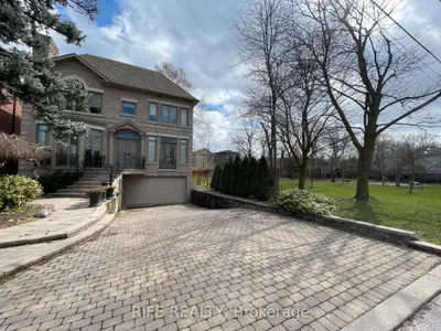 423 Bedford Park Avenue, Toronto C04, On M5m 1k2