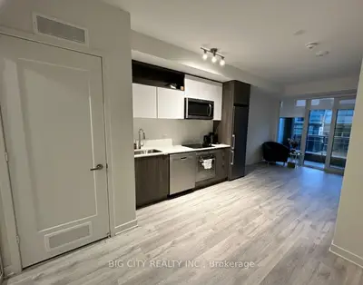 60 Princess Street 718, Toronto C08, ON M5A 2C7