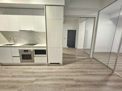 180 Front Street E 502, Toronto C08, ON M5A 0A9