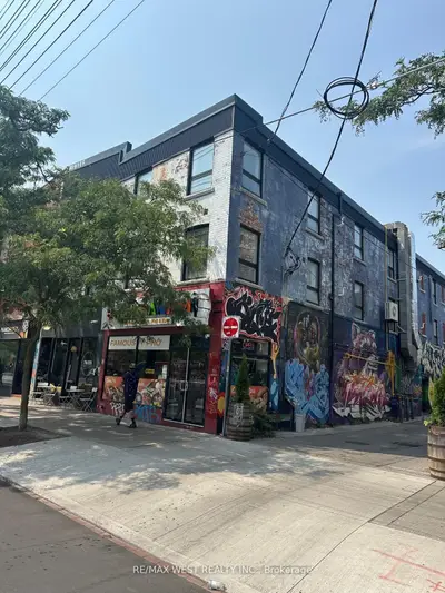 398 College Street 4, Toronto C01, ON M5T 1S8