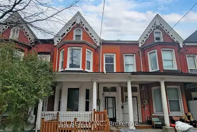 216 Mc Caul Street, Toronto C01, ON M5T 1W5