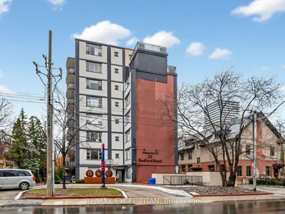 25 Bedford Road E 401, Toronto C02, ON M5R 2K1