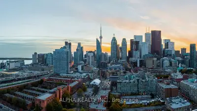 135 Lower Sherbourne Street PH 3030, Toronto C08, ON M5A 0W8
