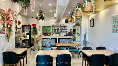 713 College St Street, Toronto C01, ON M6G 1C2