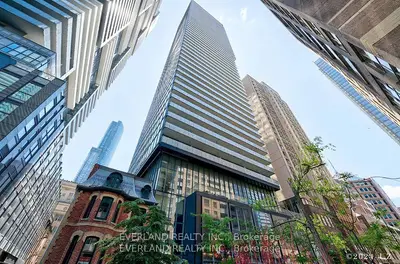 15 Grenville Street 1702, Toronto C01, On M4y 0b9