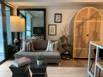 25 Oxley Street 810, Toronto C01, ON M5V 2J5