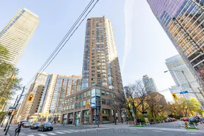 44 St Joseph Street 2213, Toronto C01, On M4y 1j9