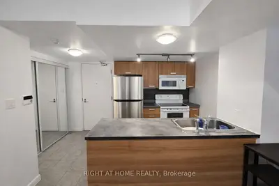 37 Grosvenor Street 606, Toronto C01, ON M4Y 3G5