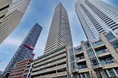 2221 Yonge Street 4907, Toronto C10, ON M4S 2B4