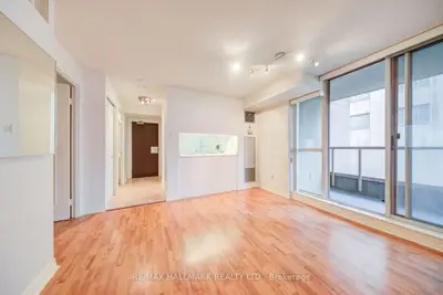 736 Bay Street 307, Toronto C01, ON M5G 2M4