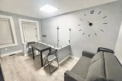 11 Saint Patricks Square 2, Toronto, On M5t 1w8