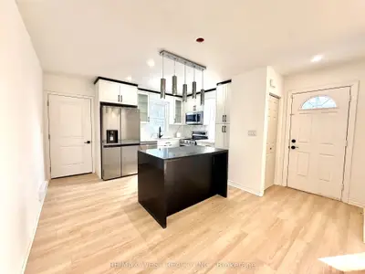 34 Touraine Avenue Upper, Toronto C06, On M3h 1r2