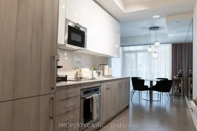 330 Richmond Street W 618, Toronto C01, ON M5V 1X2