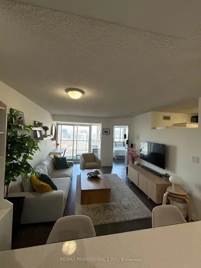 125 Western Battery Road 1914, Toronto C01, On M6k 3r8