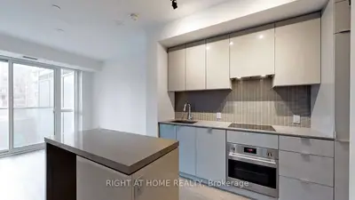 7 Grenville Street 813, Toronto C01, On M4y 0e9