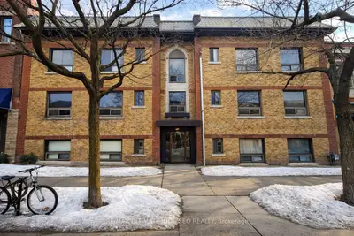 677 College Street, Toronto C01, ON M6G 1B9