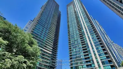 18 Harbour Street 1803, Toronto C01, On M5j 2z6