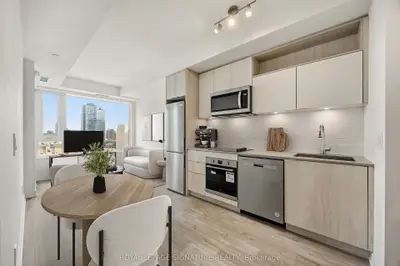 60 Princess Street 913, Toronto C08, On M5a 2c7