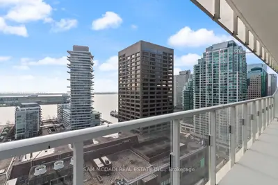 28 Freeland Street 1809, Toronto C08, On M5e 0e3