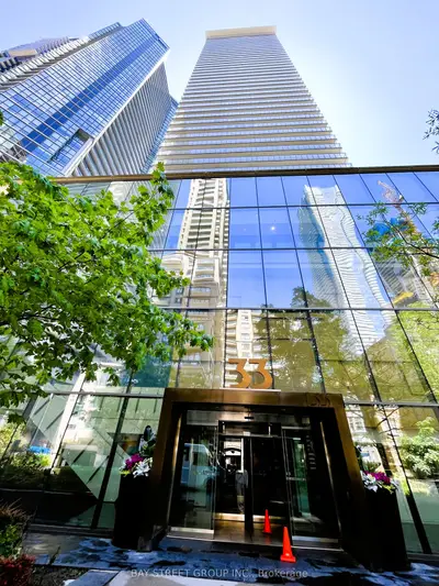 33 Charles Street E 4401, Toronto C08, On M4y 0a2