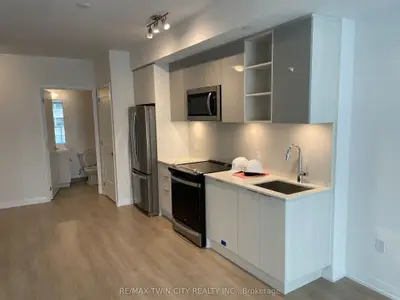 25 Holly Street 704, Toronto C10, On M4s 0e3